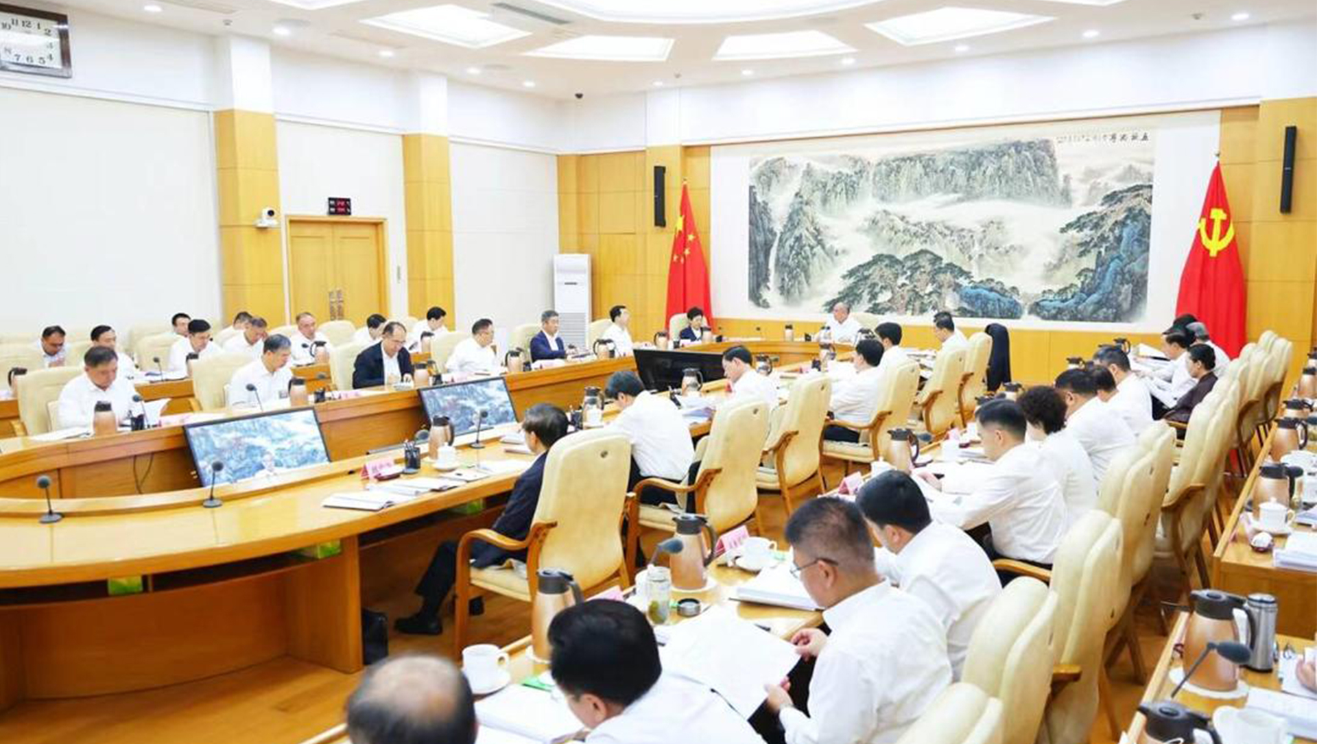 省委常委会召开会议 传达学习习近平总书记重要讲话重要指示精神