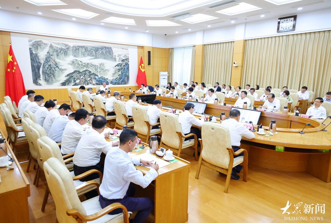 省委常委会召开会议