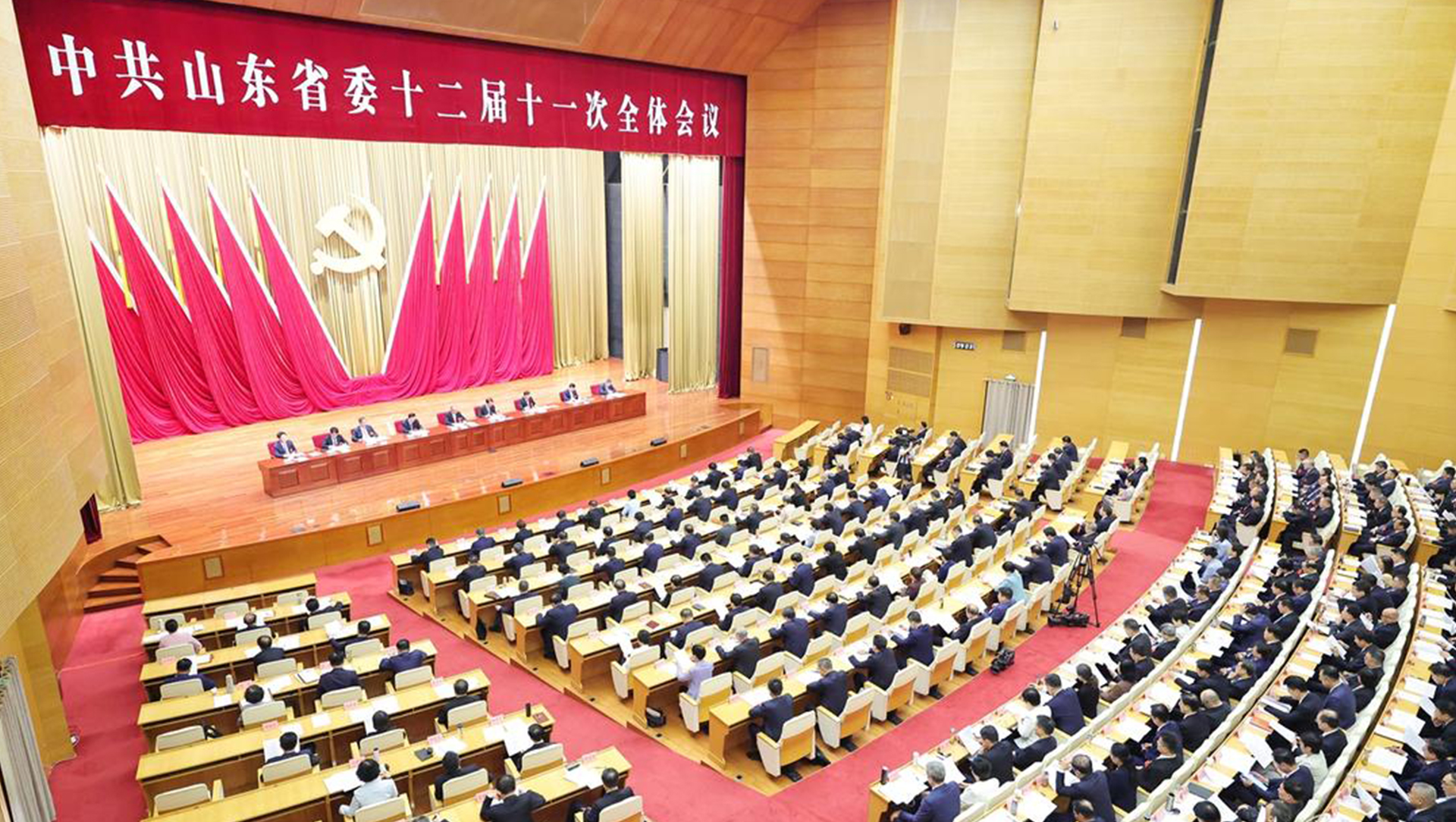 中共山东省委十二届十一次全体会议举行