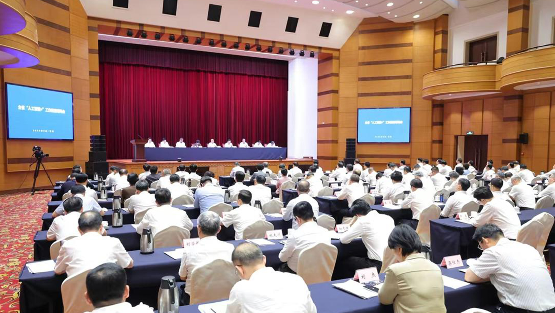 全省“人工智能+”工作推进现场会在青岛举行